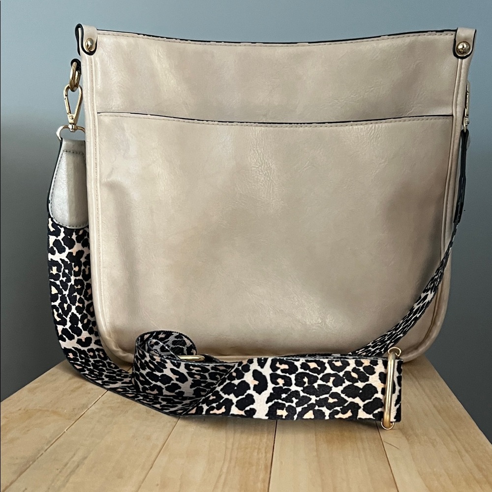 Stylish Cream Shoulder Bag with Leopard Strap